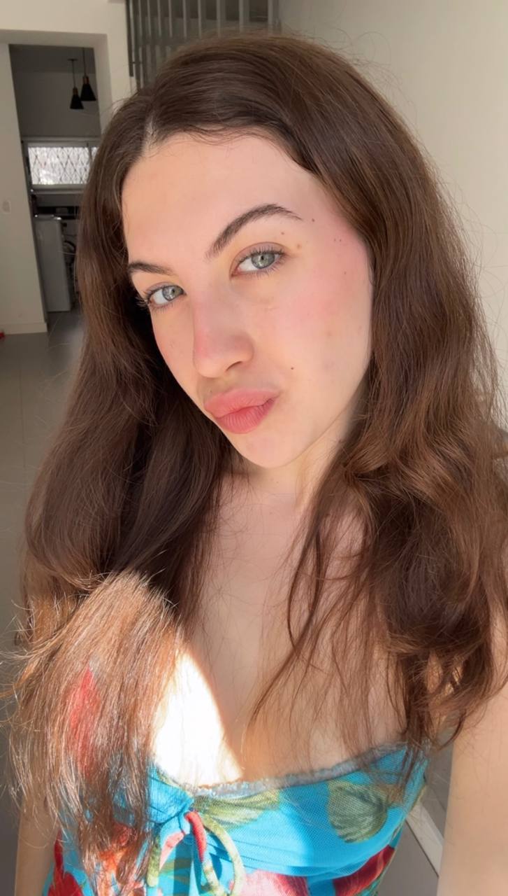 Nude girl Amber in Beirut