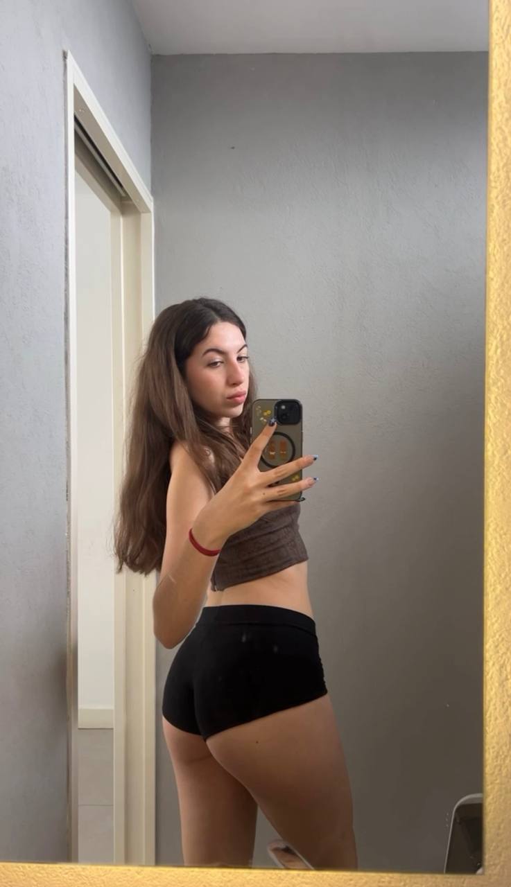 Amber in her underwear in Beirut