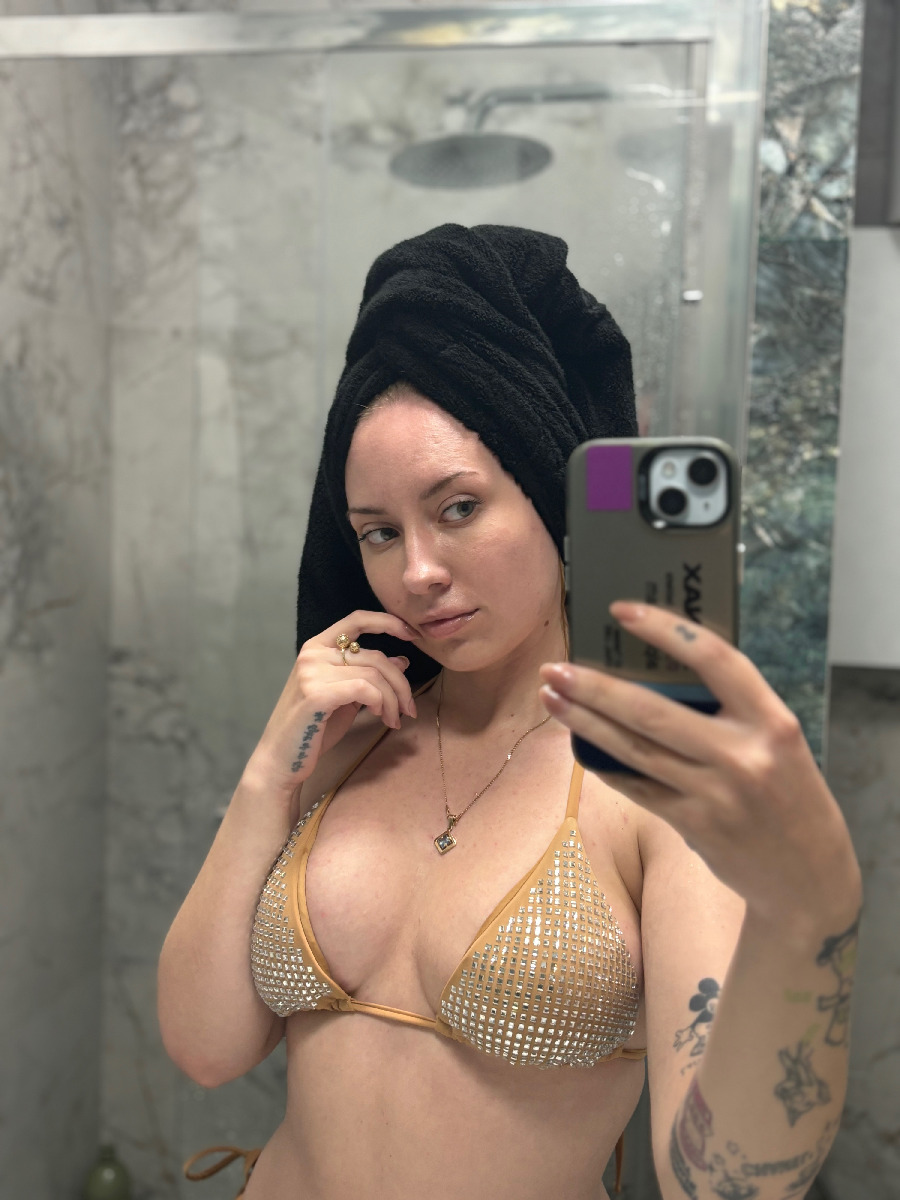 Nude girl KateV in Beirut